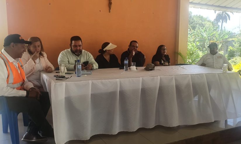 Autoridades veganas y ministerio de obras públicas visitan comunidad de Buena Vista, Jarabacoa