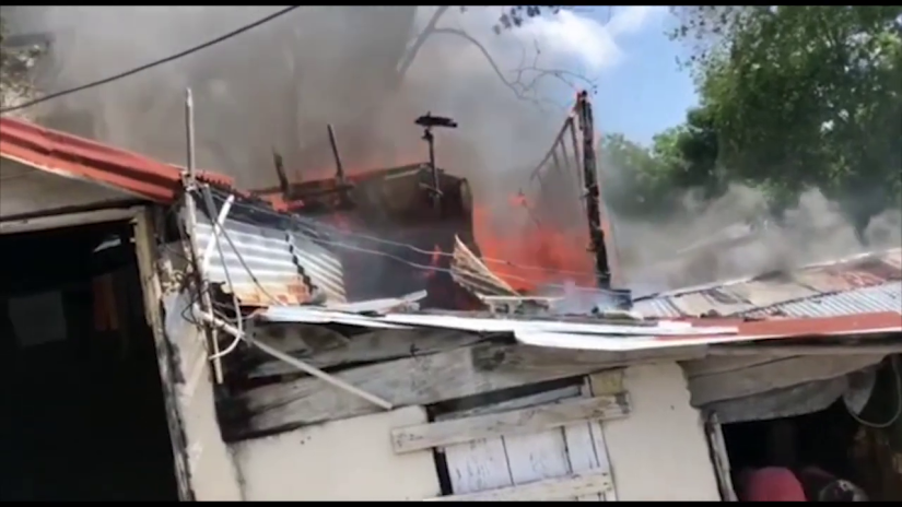 En Moca, mueren dos niños calcinados por voraz incendio en vivienda